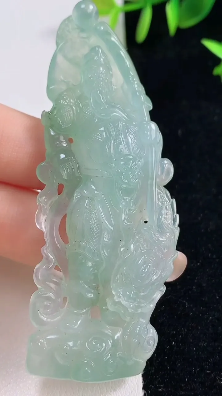 天然A货翡翠关公吊坠，尺寸78-29.4-8.8，重量:33.99g
9月18日
