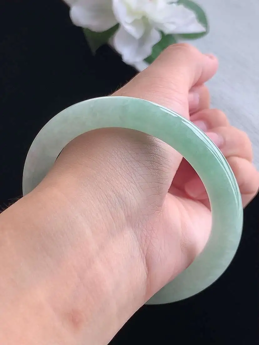 a货翡翠老坑冰种晴绿圆条手镯58-59圈口  尺寸58.5×10mm 重量57.75g 0917