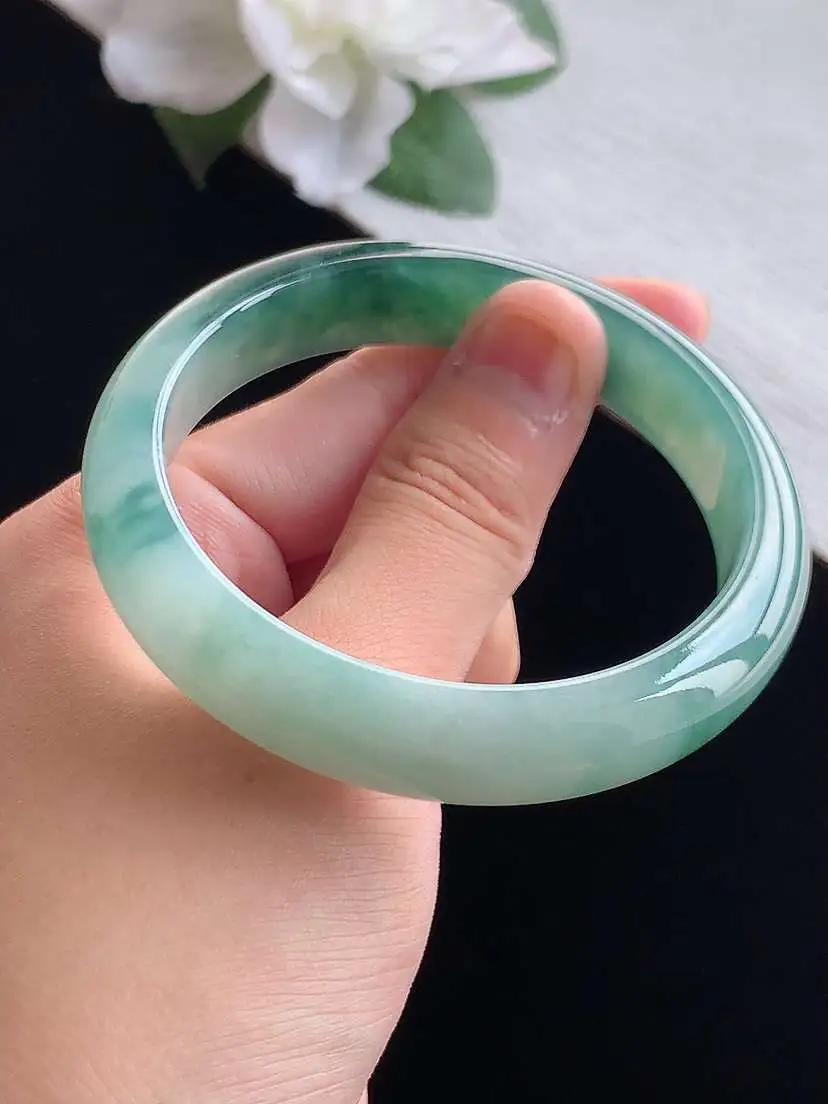 a货翡翠老坑冰种飘花正装正圈手镯55-56圈口  尺寸55.8×11.8×7.3mm 重量49.78