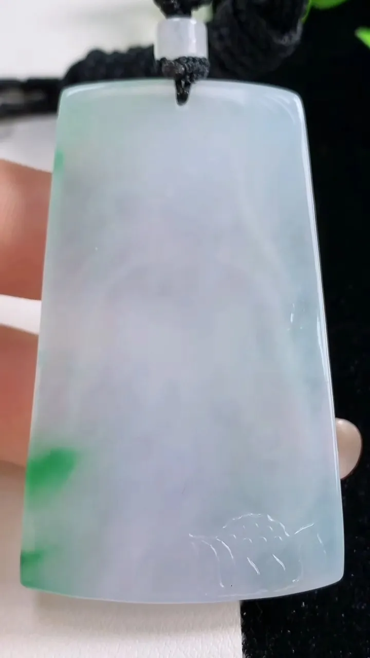 天然A货翡翠观音菩萨吊坠，尺寸59.8-36.8-5，重量:30.22g
9月18日