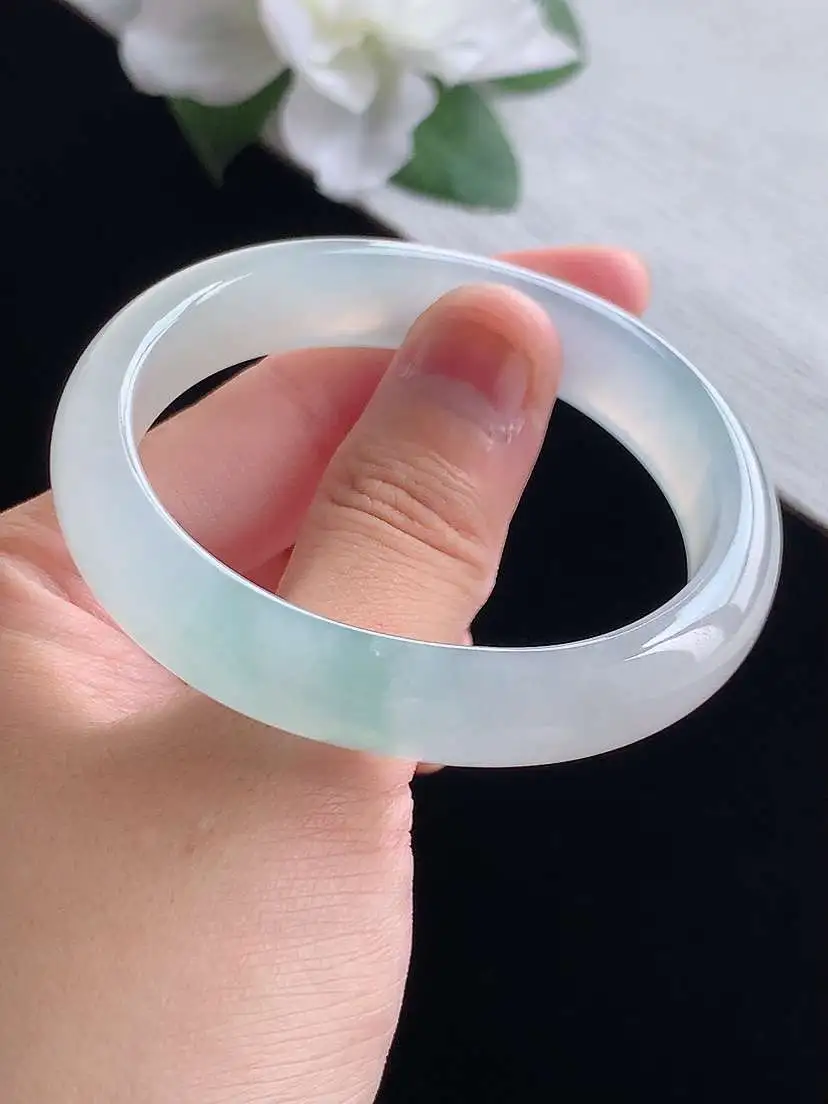 a货翡翠老坑冰种白月光贵妃手镯53-54圈口  尺寸53×46×11.8×6.8mm 重量41.26g 0917
