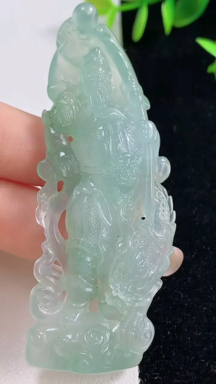天然A货翡翠关公吊坠，尺寸78-29.4-8.8，重量:33.99g
9月18日