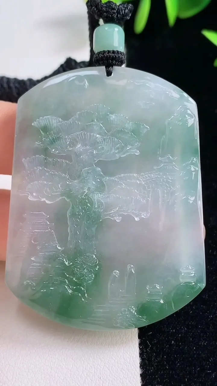 天然A货翡翠种飘花山水牌吊坠，尺寸55-42-5.2，重量:34.26g
9月18日