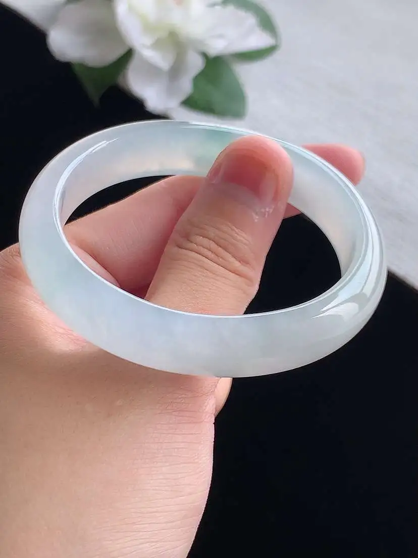 a货翡翠老坑冰种白月光贵妃手镯53-54圈口  尺寸53×46×11.8×6.8mm 重量41.26g 0917