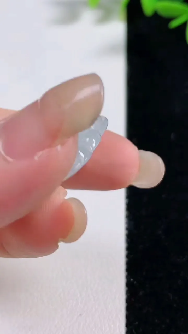 天然A货翡翠佛公吊坠，尺寸28-30-5.4，重量:7.03g
9月18日