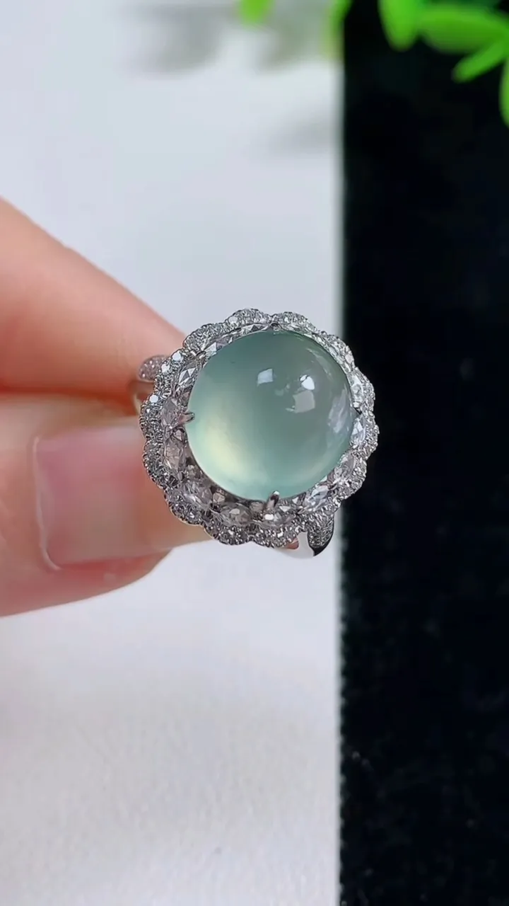 天然A货翡翠蛋面戒指，尺寸18.3-11.7-10.4，重量:4.55g2025年9月18日
工厂直