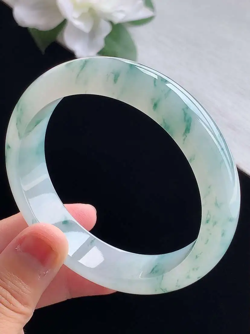 a货翡翠老坑冰种飘花正装正圈手镯59-60大圈口  尺寸59.2×15×8mm 重量 70.40g 