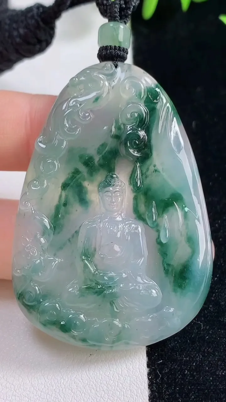 天然A货翡翠种飘花阿弥陀佛吊坠，尺寸54.6-38.2-5.4，重量:27.28g
9月18日