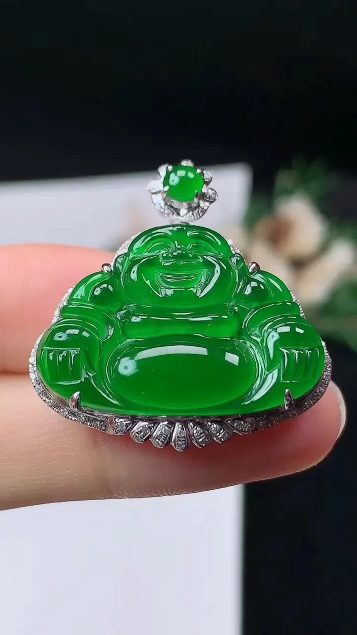 天然A货翡翠佛公吊坠，尺寸30.7-29.6-9裸石19.3-27.3，重量:5.80g
9月18日