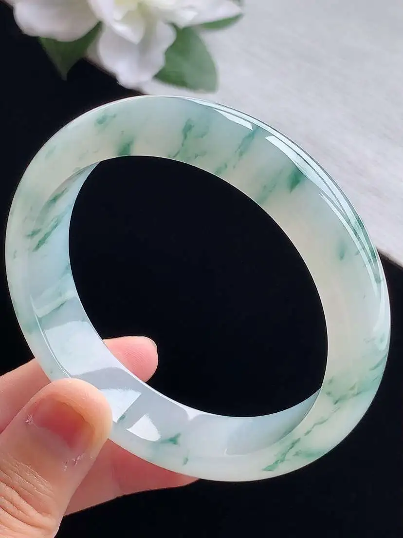 a货翡翠老坑冰种飘花正装正圈手镯59-60大圈口  尺寸59.2×15×8mm 重量 70.40g 