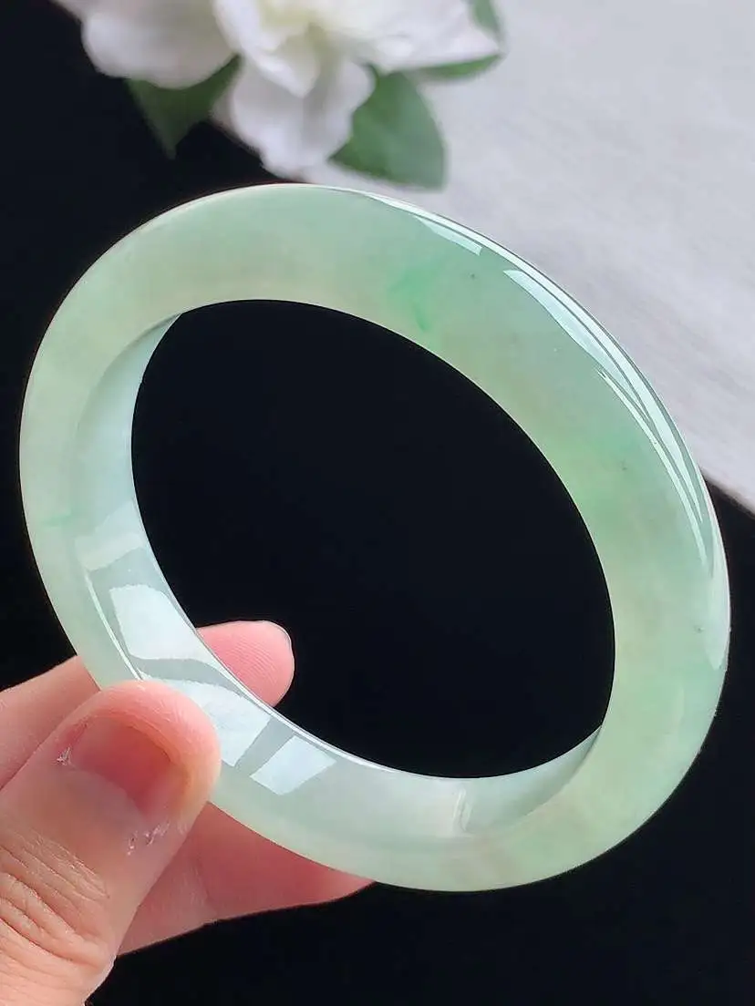 a货翡翠老坑冰种飘绿正装正圈手镯56-57圈口  尺寸56.8×12.2×8.2mm 重量58.34