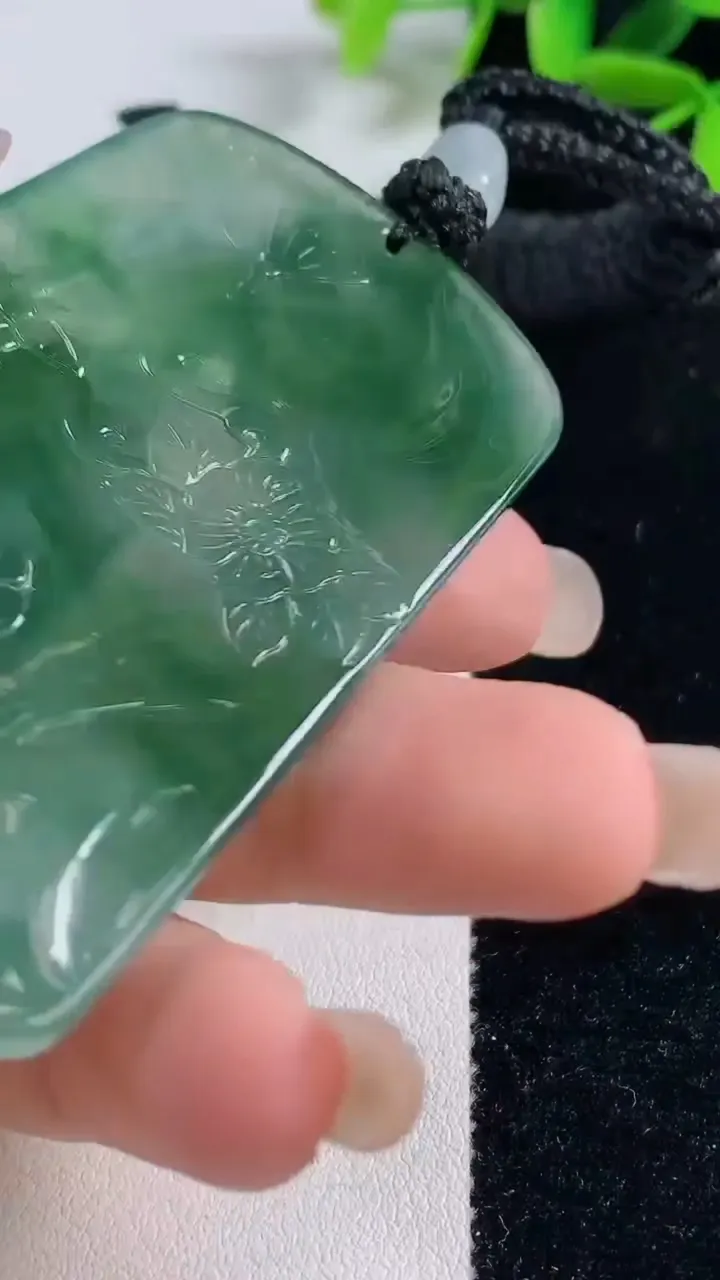 天然A货翡翠普贤菩萨吊坠，尺寸67.7-42.3-5.3，重量:41.49g
9月18日