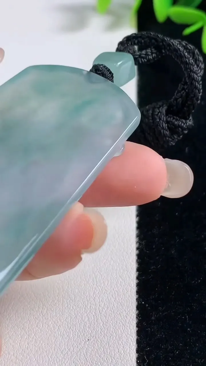 天然A货翡翠虚空藏菩萨吊坠，尺寸54.8-35-5.5，重量:31.44g
9月18日