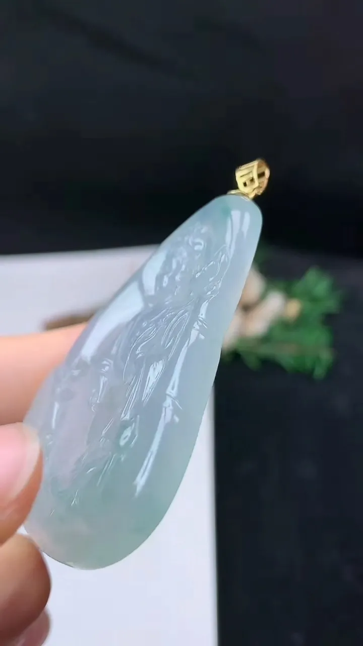 天然A货翡翠飘花大势至观音菩萨吊坠，尺寸57.4-42.9-6.8，重量:30.87g
9月19日