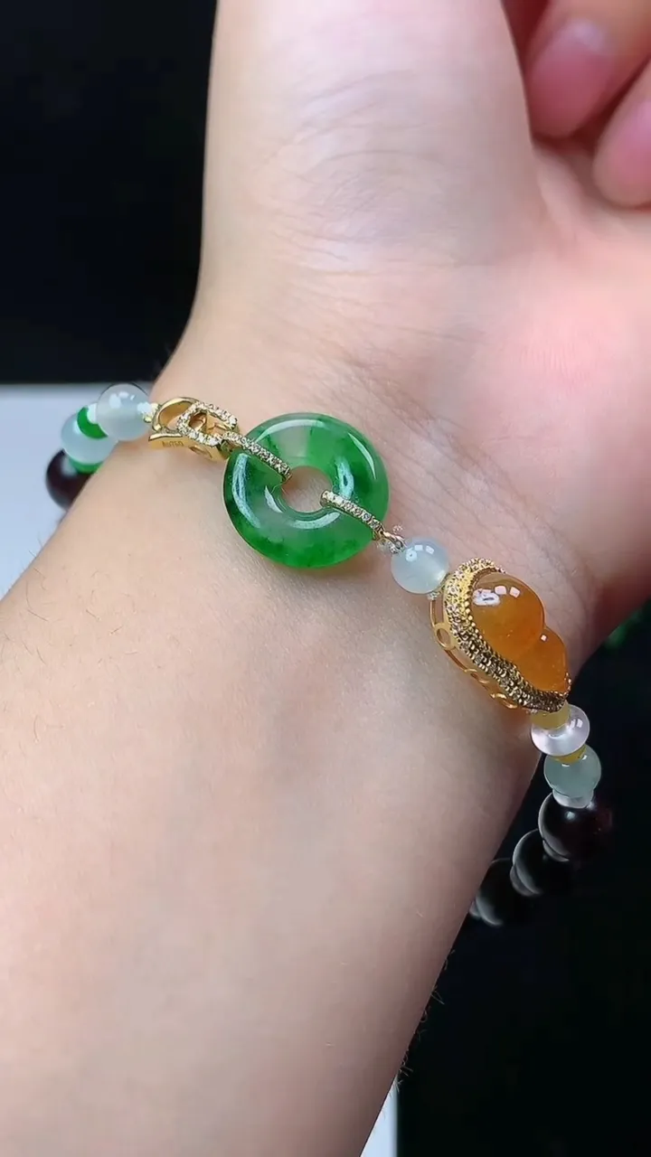 天然A货翡翠平安环手链，尺寸14.3-2.7，重量:8.28g
9月19日