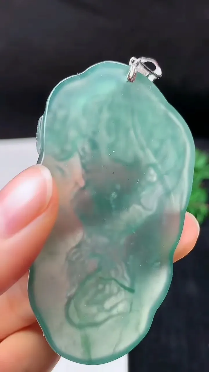 天然A货翡翠蓝水龙牌吊坠，尺寸64-37.5-5.5，重量:24.23g
9月19日