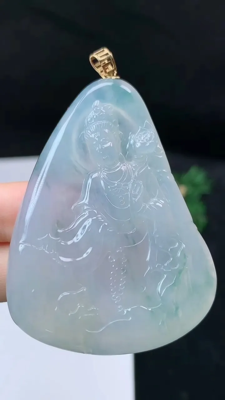 天然A货翡翠飘花大势至观音菩萨吊坠，尺寸57.4-42.9-6.8，重量:30.87g
9月19日