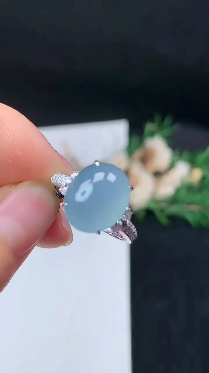 天然A货翡翠紫罗兰蛋面戒指，尺寸17-13-10.3，重量:3.00g2025年9月19日
工厂直销收藏佳品,种好水足，色泽均匀，有种有色，上手高大气！
