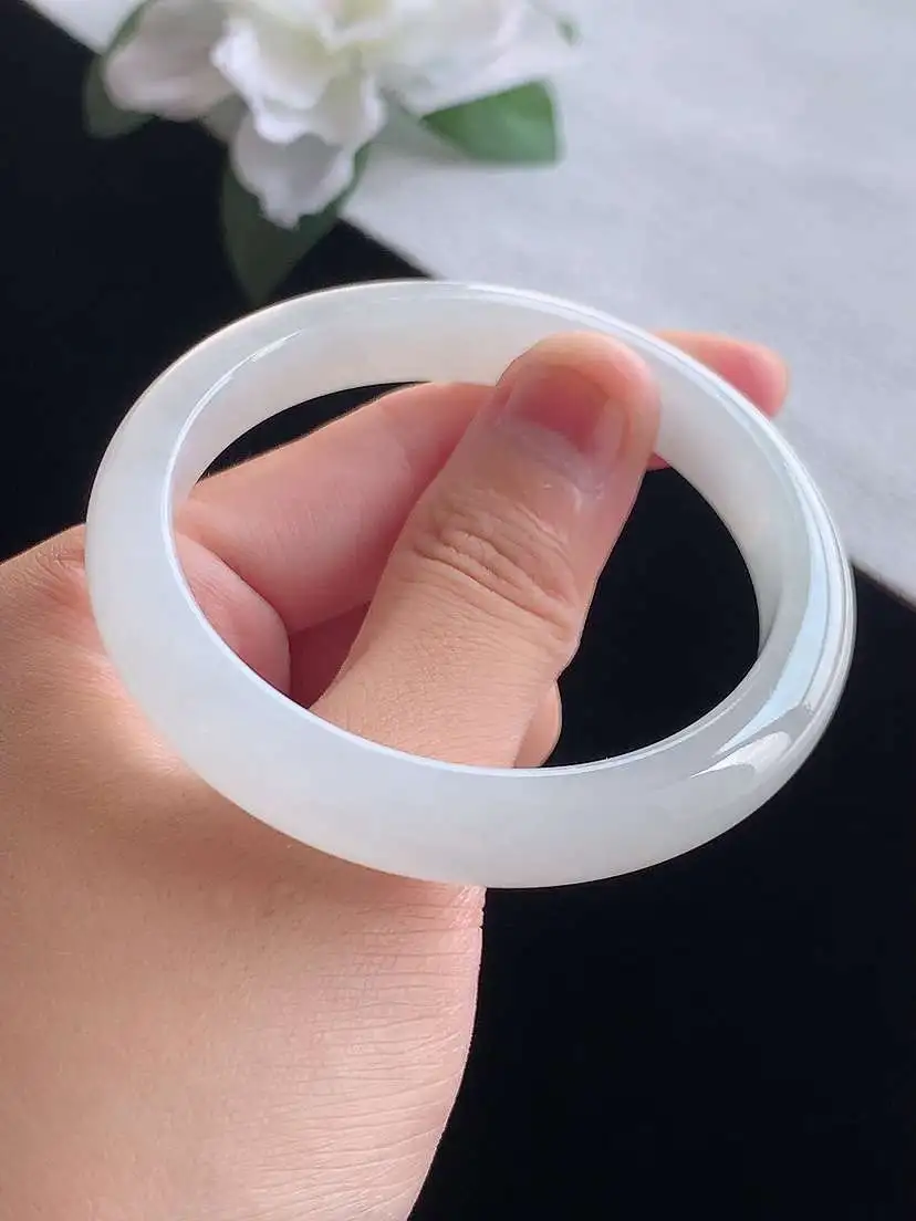 a货翡翠老坑冰种白月光正装正圈手镯52-53小圈口 尺寸52.2×9.6×7mm 重量36.60g 0918
