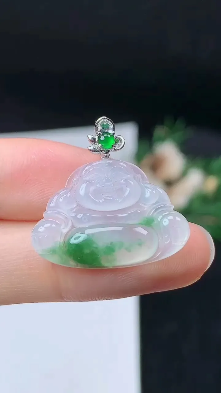 天然A货翡翠佛公吊坠，尺寸17-24.5-3.5，重量:2.75g
9月19日