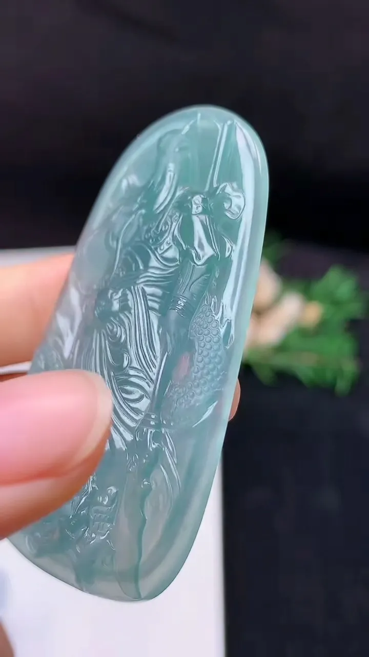 天然A货翡翠蓝水御龙关公吊坠，尺寸59.5-34.2-4.3，重量:18.36g
9月19日