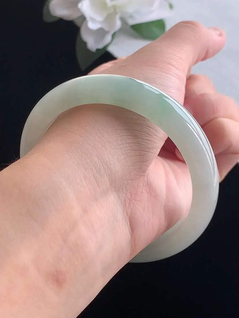 a货翡翠老坑冰种飘绿正装正圈手镯58-59圈口 尺寸58.2×12.3×8mm 重量55.38g 0