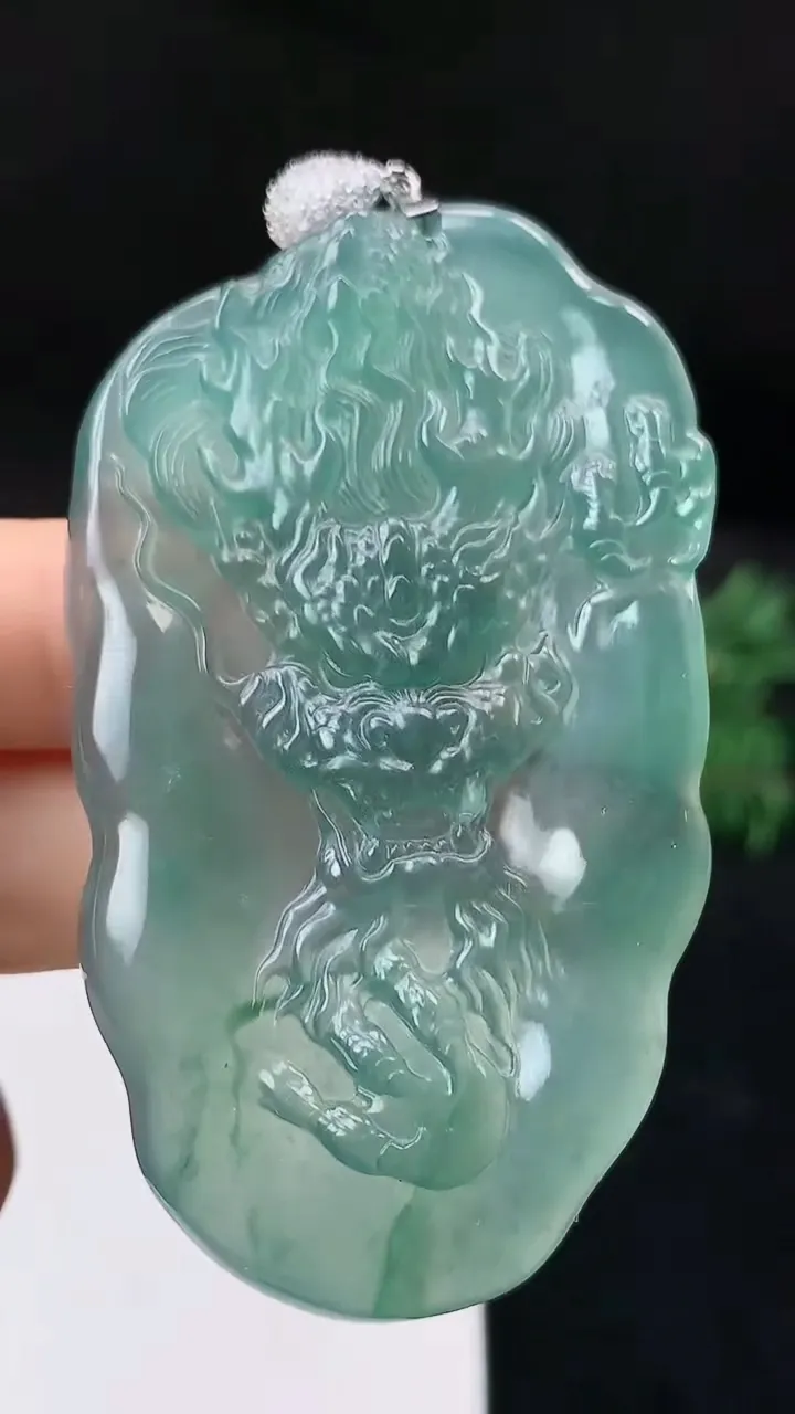 天然A货翡翠蓝水龙牌吊坠，尺寸64-37.5-5.5，重量:24.23g
9月19日