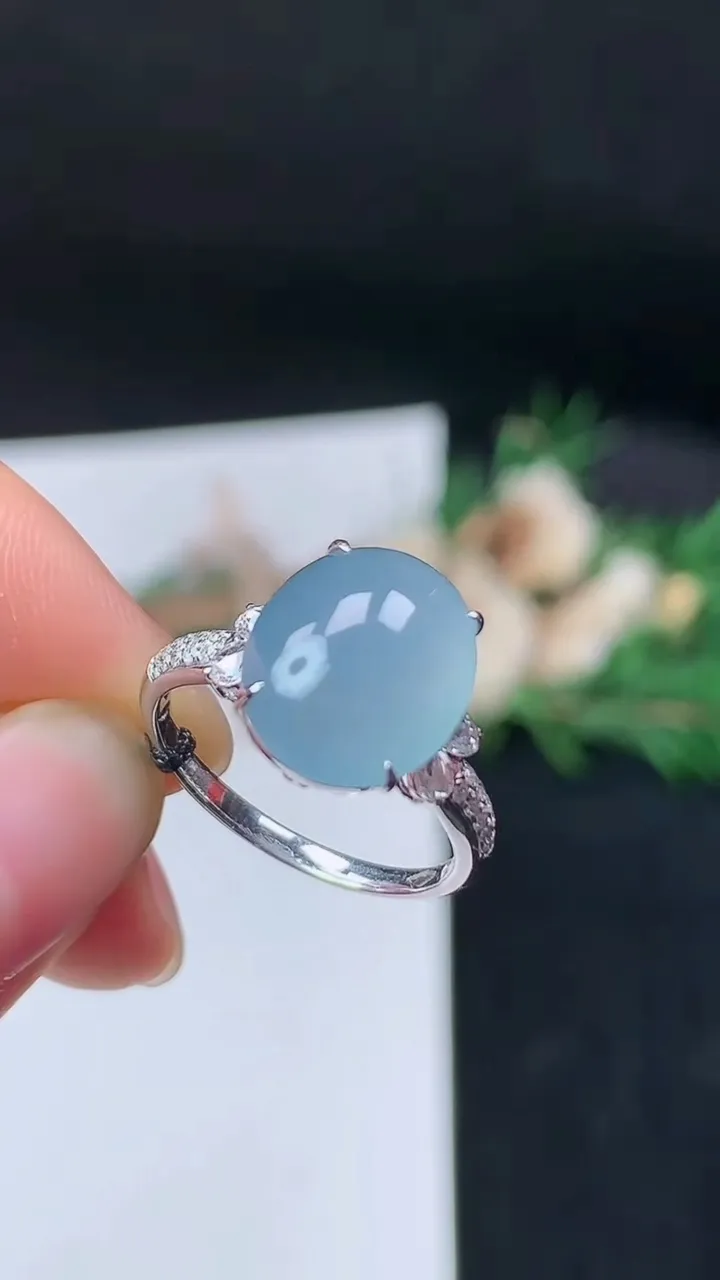 天然A货翡翠紫罗兰蛋面戒指，尺寸17-13-10.3，重量:3.00g2025年9月19日
工厂直销