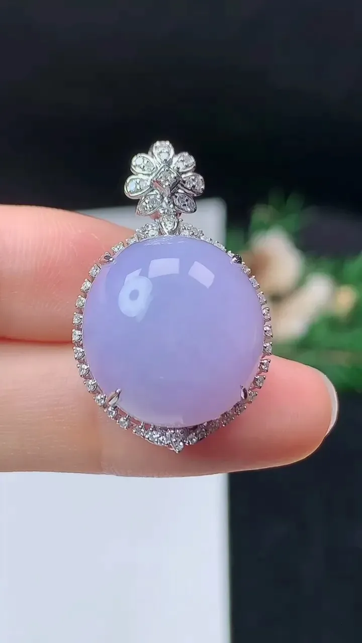 天然A货翡翠k金紫罗兰蛋面吊坠，尺寸31-19.4-13，裸石18.5-17.5，重量:7.65g
