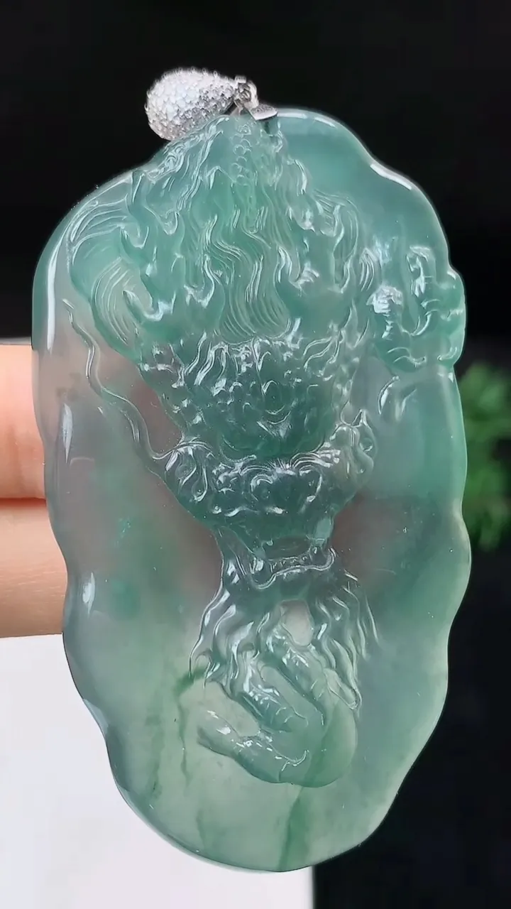 天然A货翡翠蓝水龙牌吊坠，尺寸64-37.5-5.5，重量:24.23g
9月19日