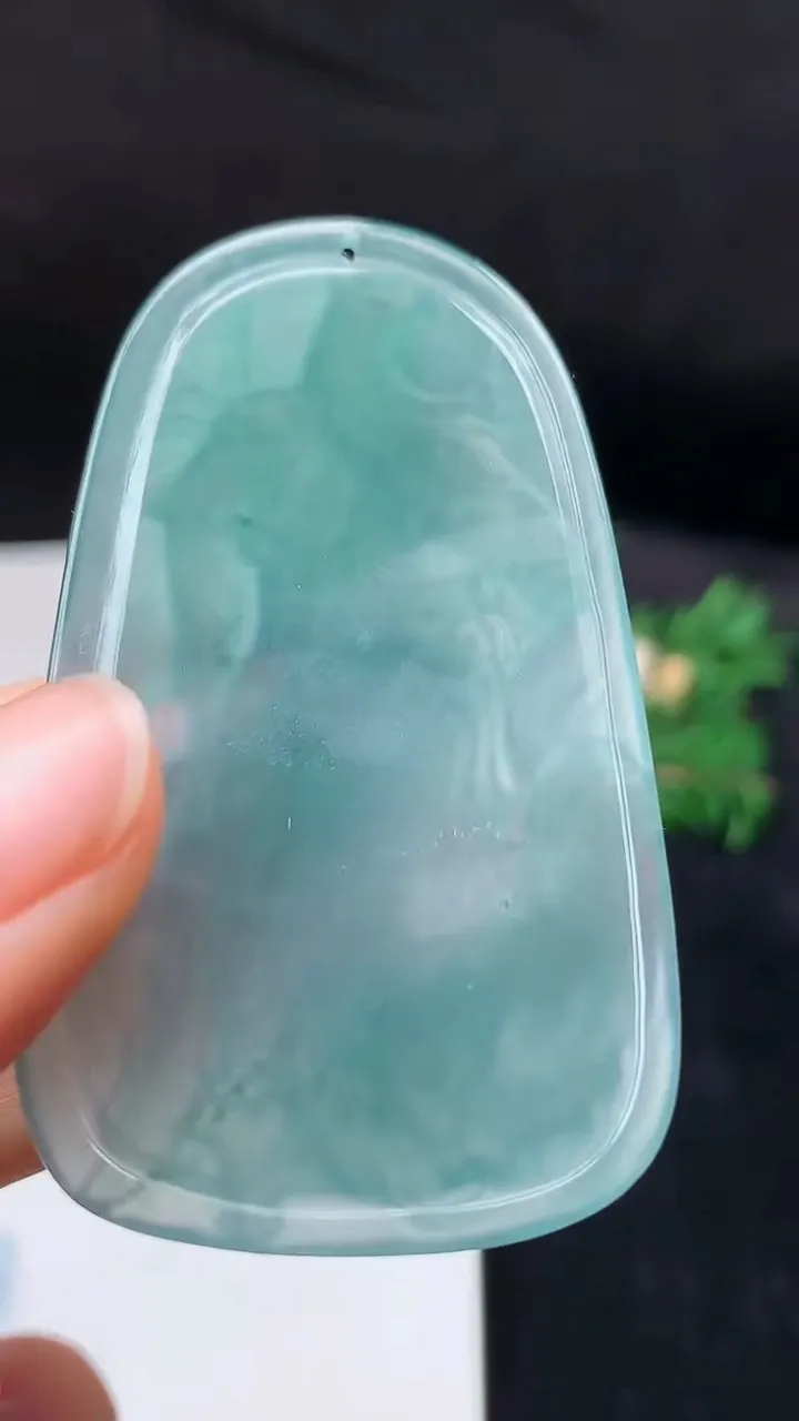 天然A货翡翠蓝水御龙关公吊坠，尺寸59.5-34.2-4.3，重量:18.36g
9月19日