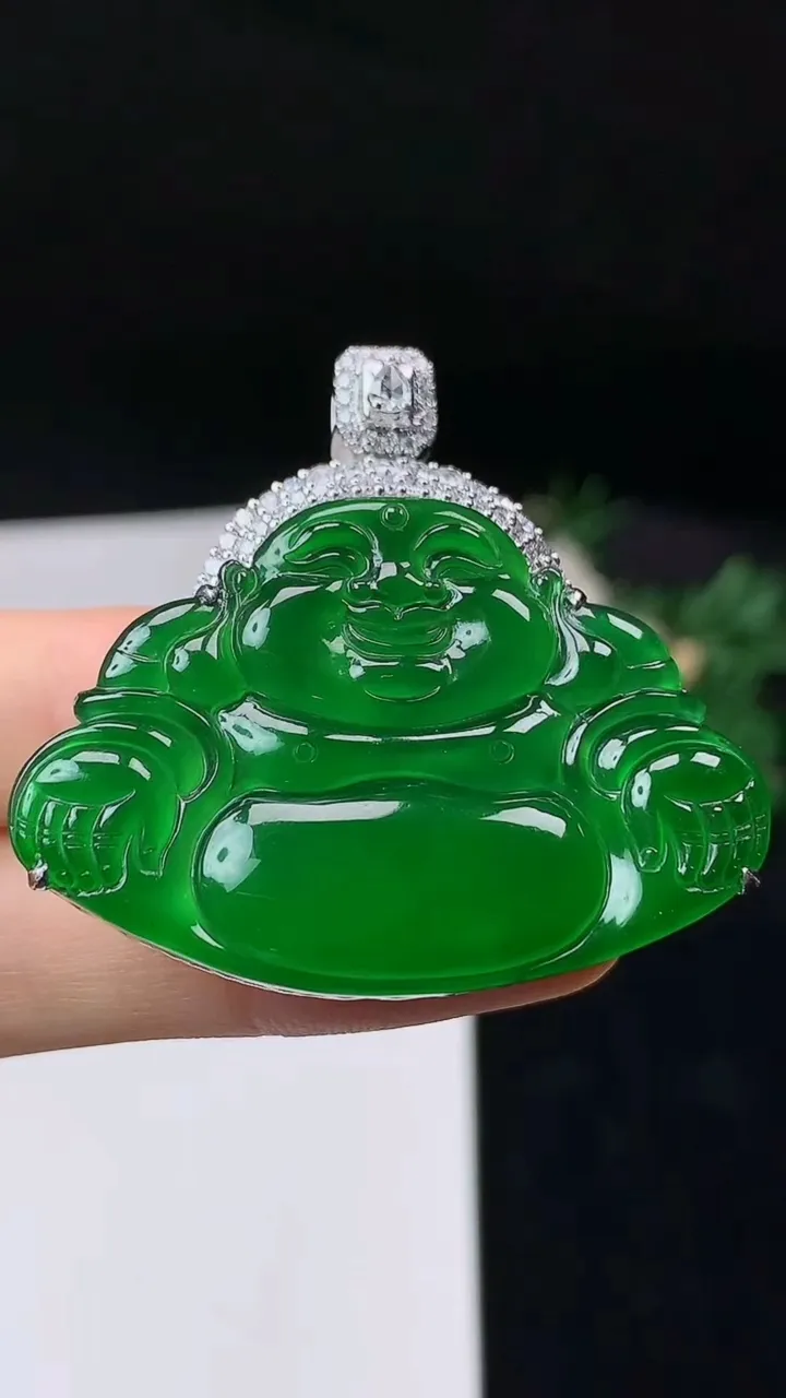 天然A货翡翠佛公吊坠，尺寸28.8-42.5-12，重量:16.14g
9月19日