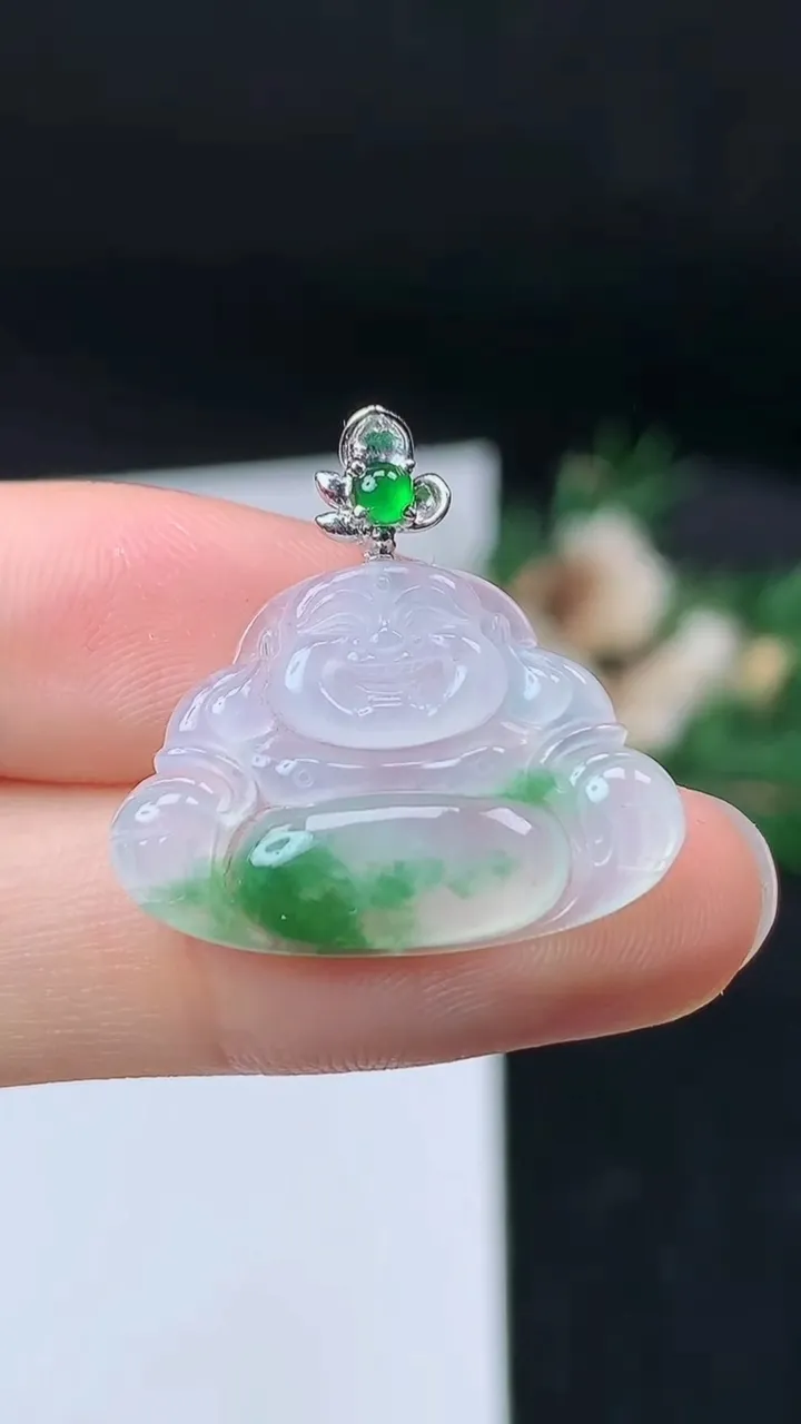 天然A货翡翠佛公吊坠，尺寸17-24.5-3.5，重量:2.75g
9月19日