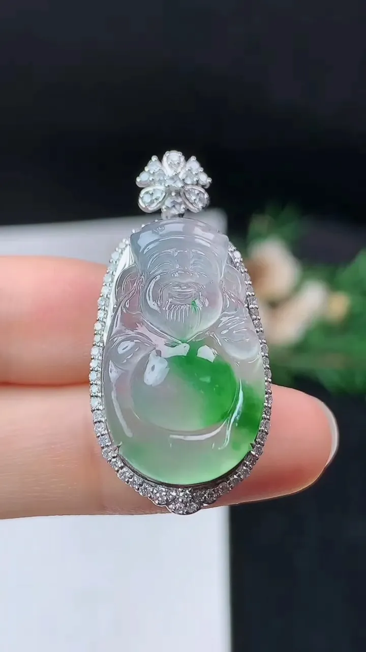 天然A货翡翠财神爷吊坠，尺寸36.8-17.6-10.6，裸石25.4-15.3，重量:5.27g
