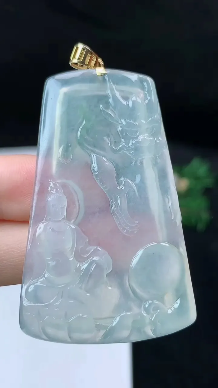 天然A货翡翠御龙观音菩萨吊坠，尺寸52.3-32-4.6，重量:16.42g
9月19日
