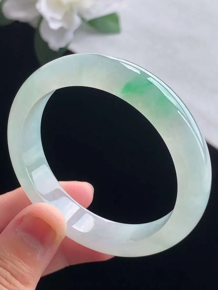 a货翡翠老坑冰种飘绿正装正圈手镯51-52小圈口  尺寸51×12×7.2mm 重量45.70g 0