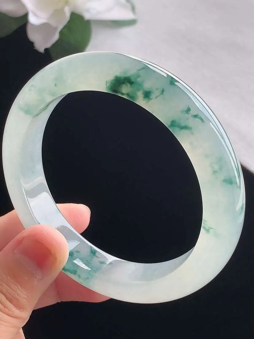 a货翡翠老坑冰种飘花正装正圈手镯57-58圈口  尺寸57.5×12.2×8.8mm 重量64.86