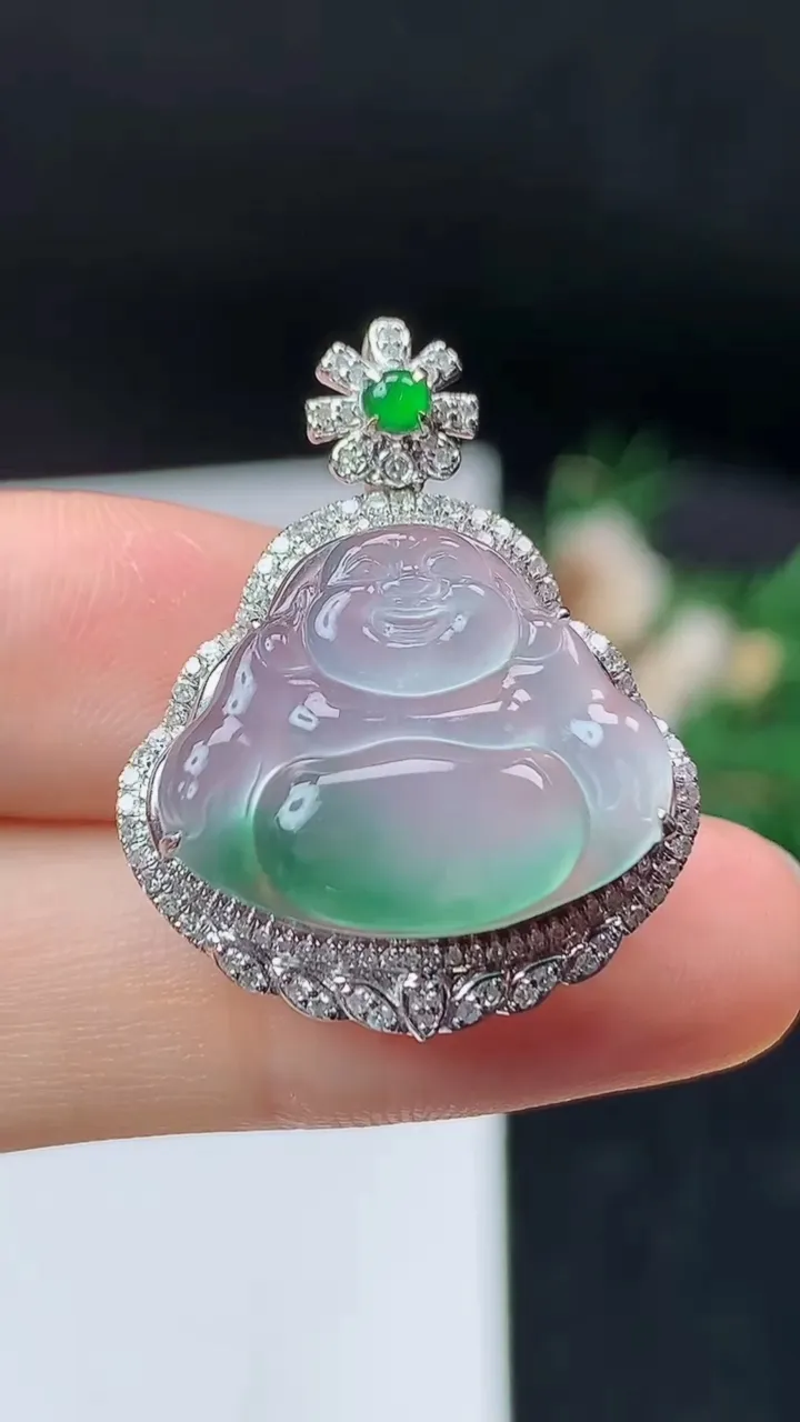 天然A货翡翠佛公吊坠，尺寸29.2-23.2-8.6，裸石16-19.8，重量:3.81g
9月19