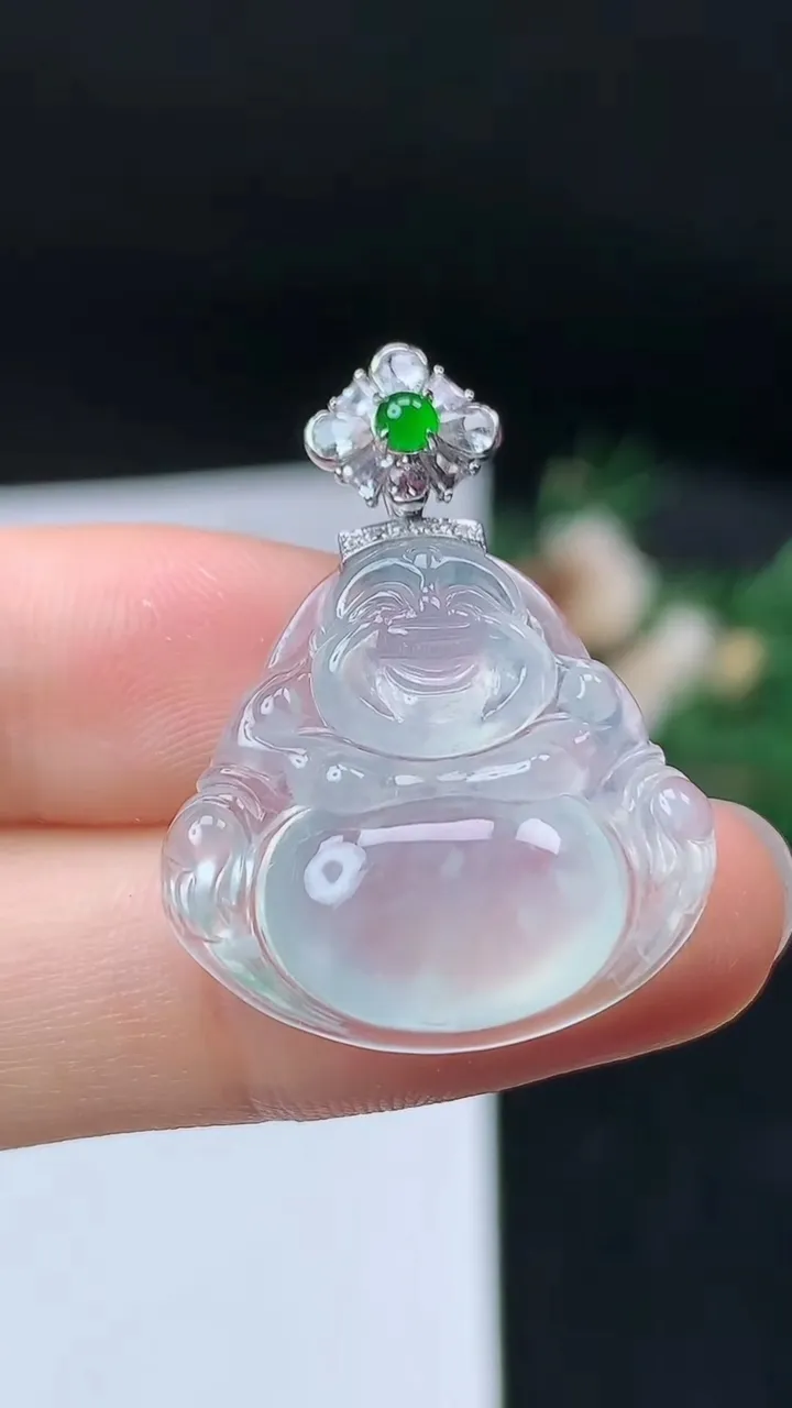 天然A货翡翠白冰佛公吊坠，尺寸21.3-23.2-6，重量:5.23g
9月19日