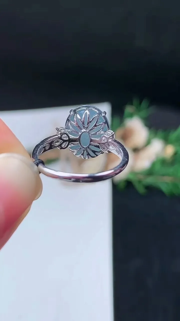 天然A货翡翠紫罗兰蛋面戒指，尺寸17-13-10.3，重量:3.00g2025年9月19日
工厂直销收藏佳品,种好水足，色泽均匀，有种有色，上手高大气！