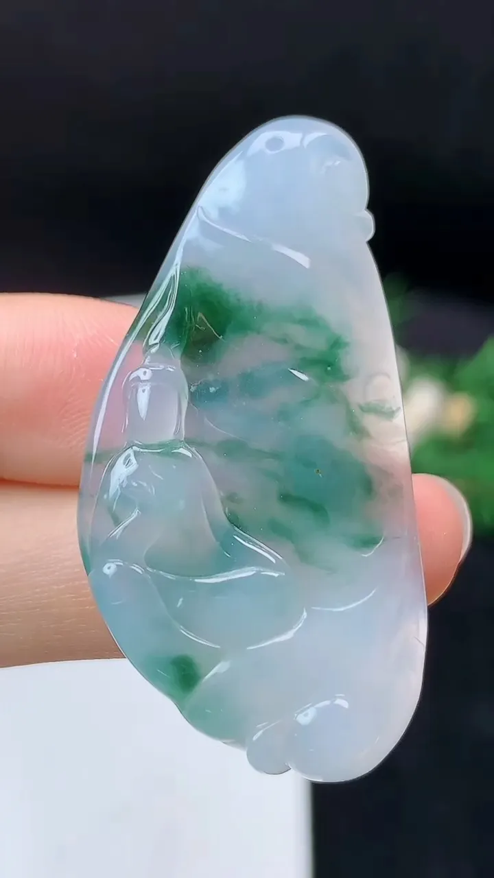 天然A货翡翠飘花无相观音吊坠，尺寸46.3-24-4.7，重量:10.00g
9月19日