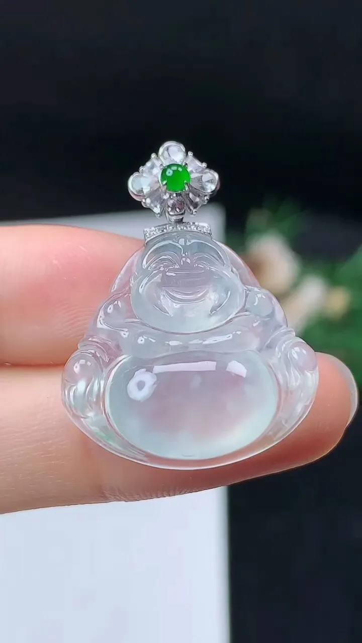 天然A货翡翠白冰佛公吊坠，尺寸21.3-23.2-6，重量:5.23g
9月19日