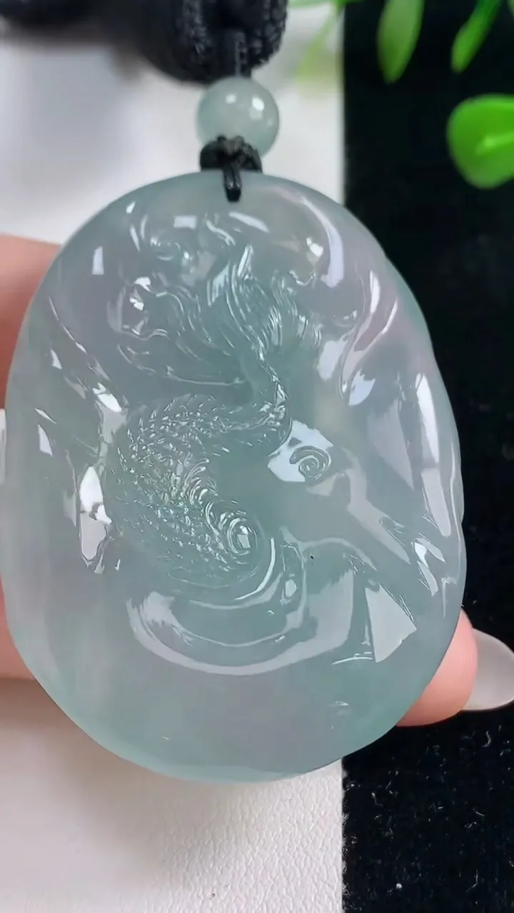 天然A货翡翠龙牌吊坠，尺寸52-38.8-12.8，重量:50.77g
9月22日