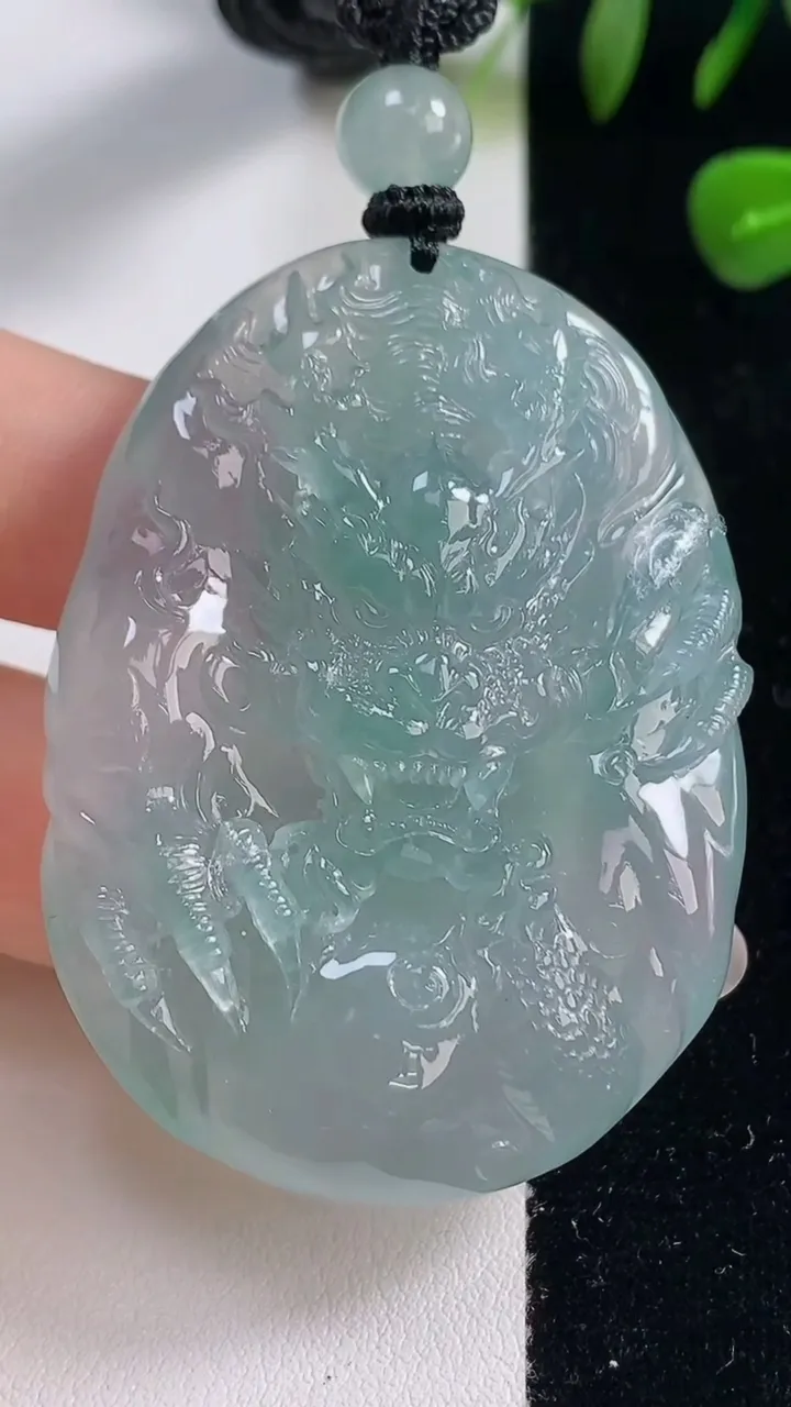 天然A货翡翠龙牌吊坠，尺寸52-38.8-12.8，重量:50.77g
9月22日
