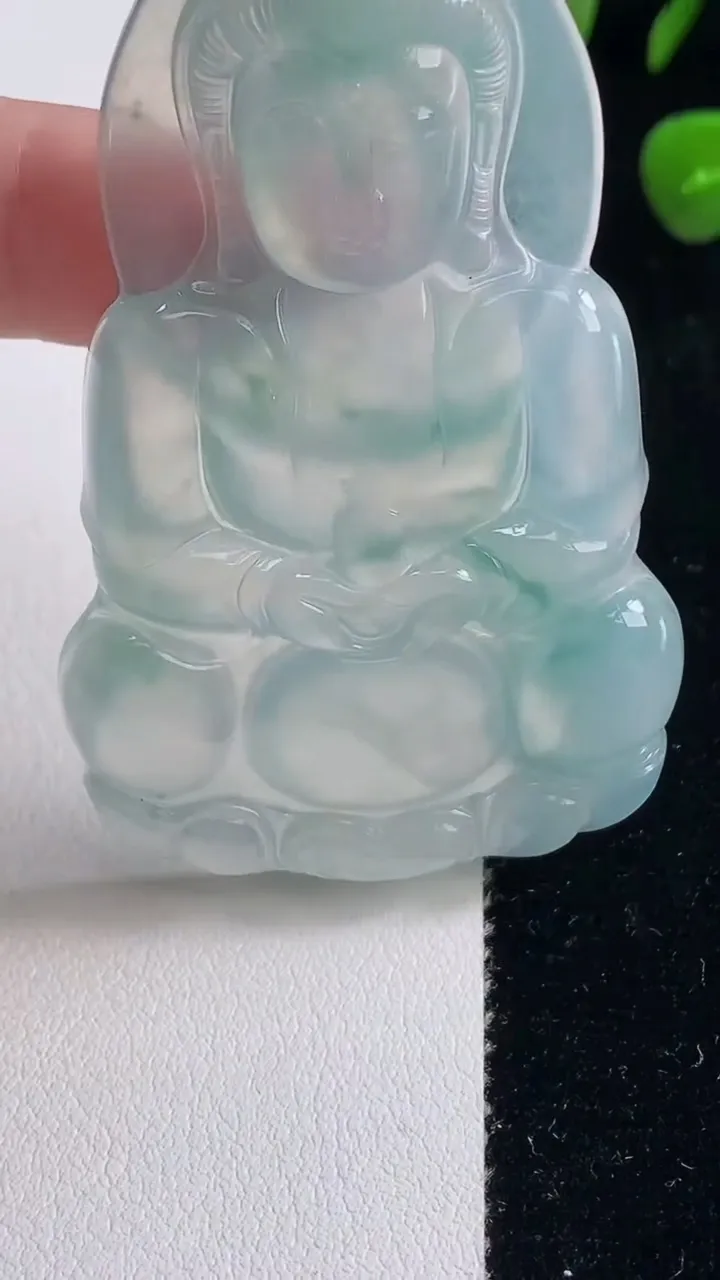 天然A货翡翠种飘花观音菩萨吊坠，尺寸61.8-38-5，重量:27.88g
9月22日