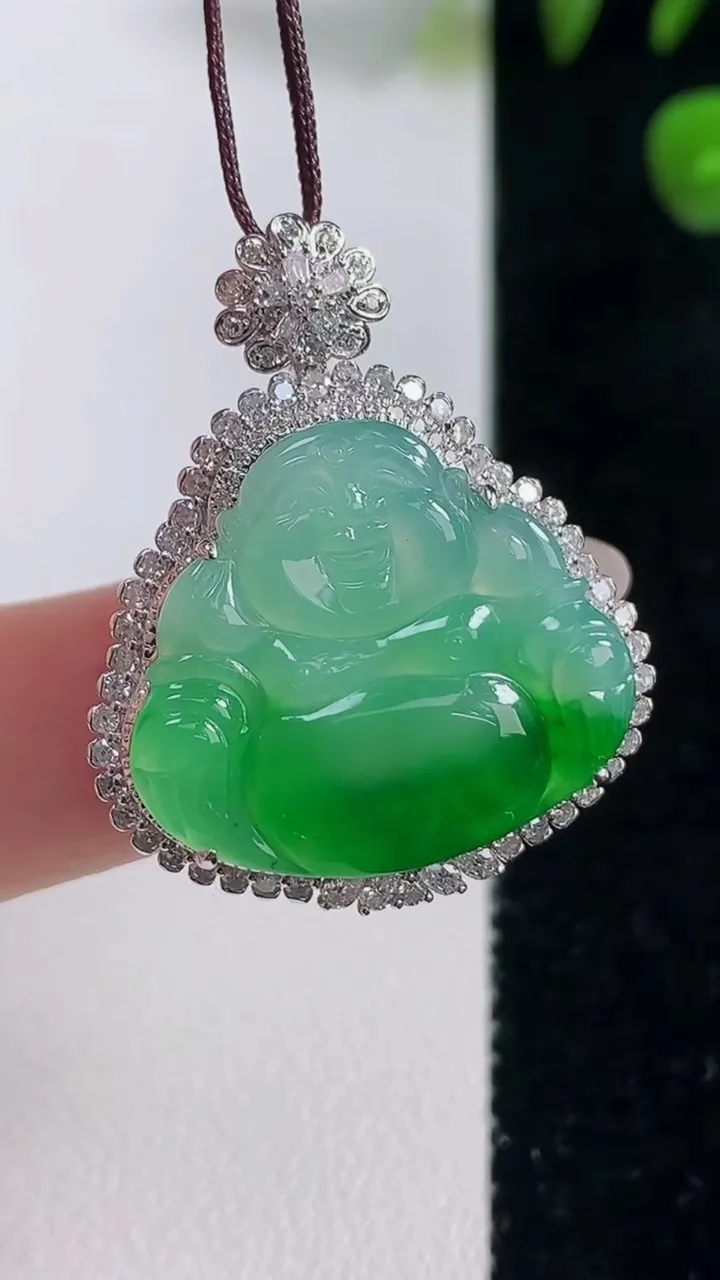 天然A货翡翠佛公吊坠，尺寸31-25.7-9.6，裸石19.4-22重量:7.17g
9月22日