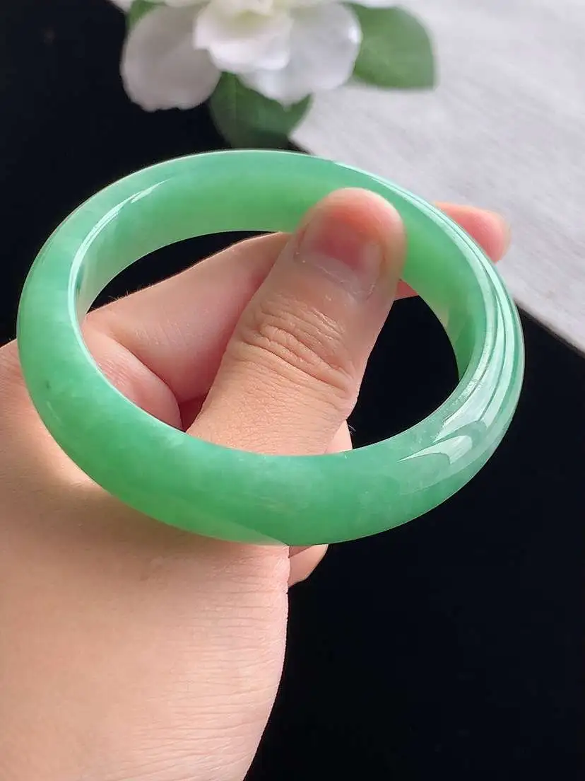 a货翡翠老坑冰种满绿正装正圈手镯51-52小圈口  尺寸51×12×7.2mm 重量45.86g 0923