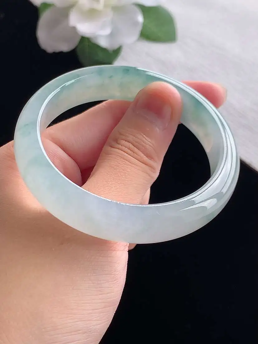 a货翡翠老坑冰种飘花正装正圈手镯52-53小圈口  尺寸52.8×12×7.2mm 重量46.42g 0923