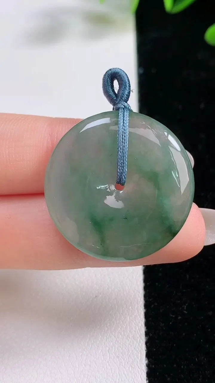 天然A货翡翠冰种飘花平安扣吊坠，尺寸26.3-4.3，重量:7.42g
9月24日