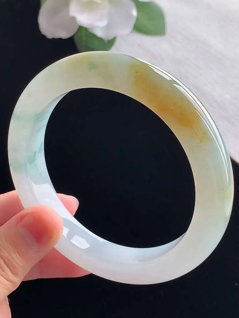 a货翡翠老坑冰种飘黄翡飘花厚装正装正圈手镯61-62大圈口  尺寸61×11.4×9.6mm 重量7